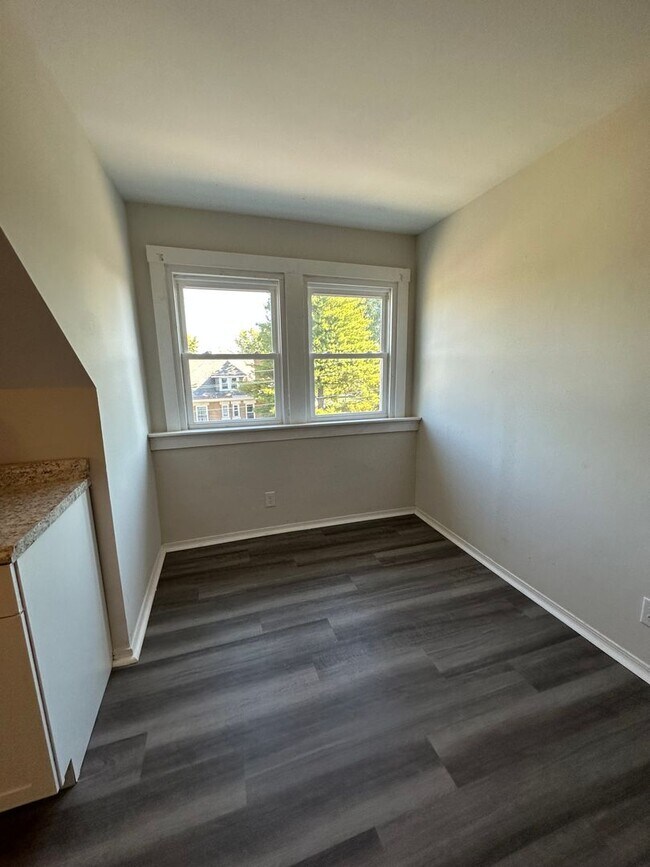 Photo - NORWOOD - Immaculate 1 bed efficiency unit on top floor of 4 family Unit RUN- # 4 FOREST 4173