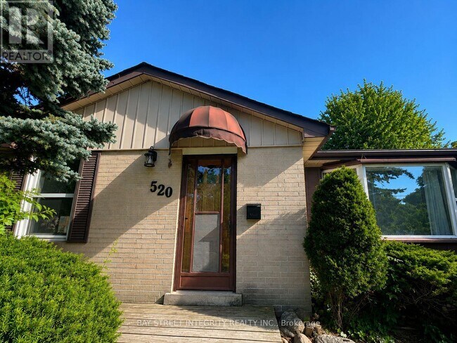 Photo - 520 Lynett Crescent