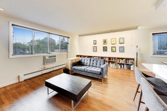 2722 Central St Unit 4S