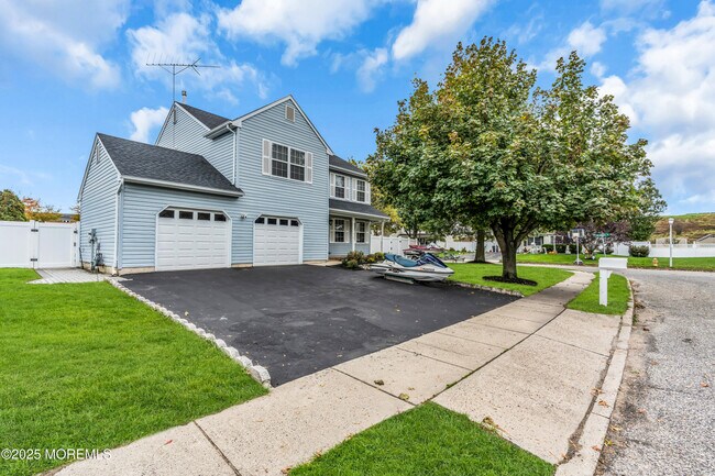 Photo - 922 Quincy Dr