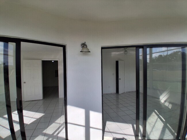 Photo - 1605 NE Miami Gardens Dr Unit 105