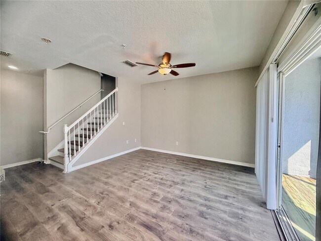 Photo - 2424 Grand Central Pkwy