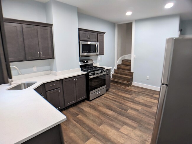 Kitchen - 4828 Dearborn St Townhome