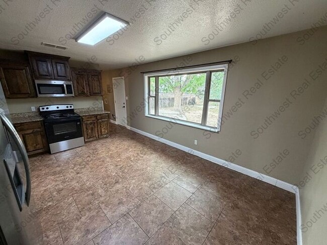Photo - Spacious 3 bedroom 2 bath home