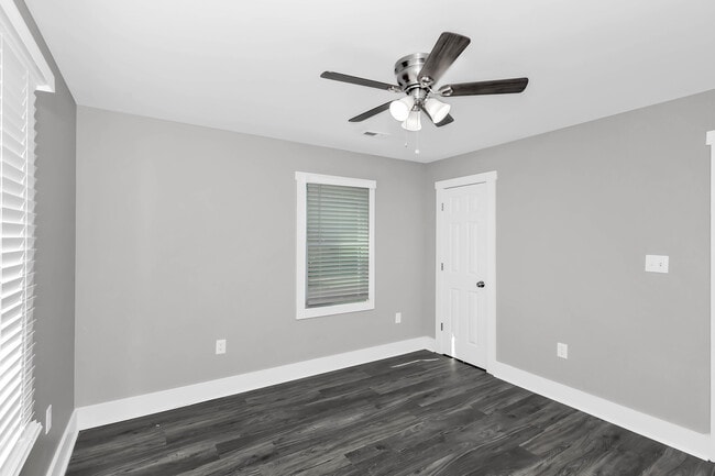 Photo - 908 Fairway Dr NW