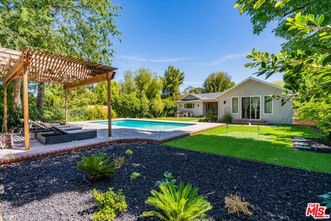 Building Photo - 5907 Jumilla Ave Rental