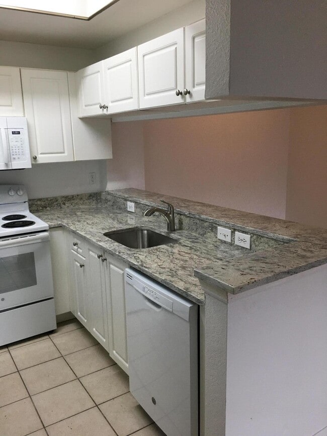 Building Photo - 2801 Sarento Pl Unit 302