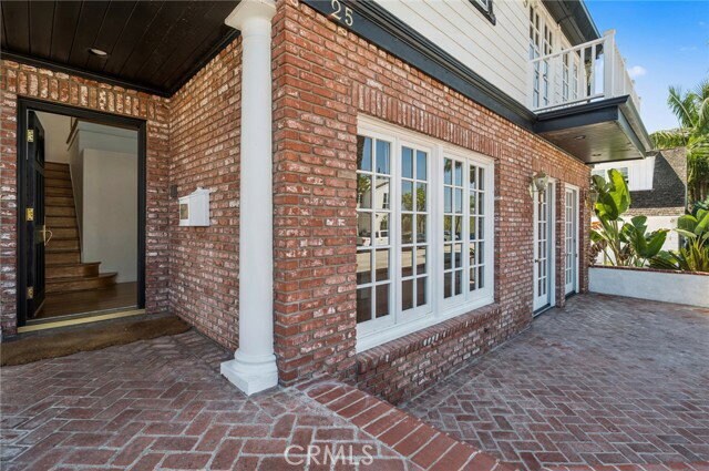 2025 E Balboa Blvd