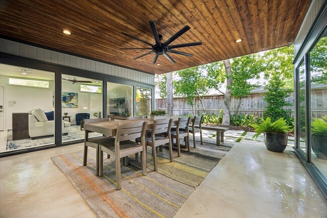 Photo - 9769 Oak Point Dr