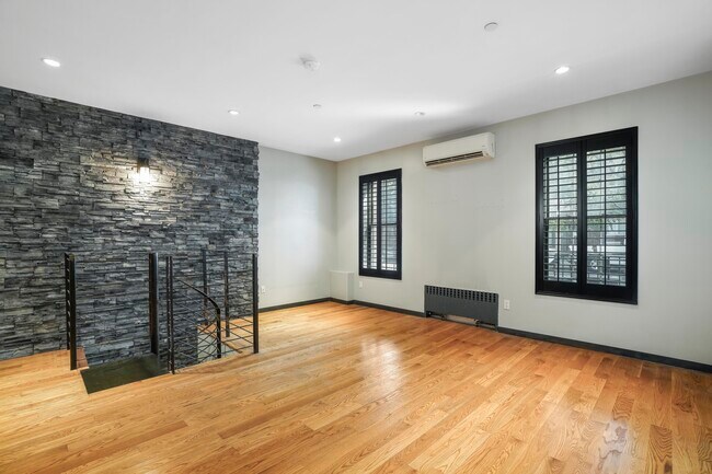 Photo - 449 Humboldt St Unit 1F