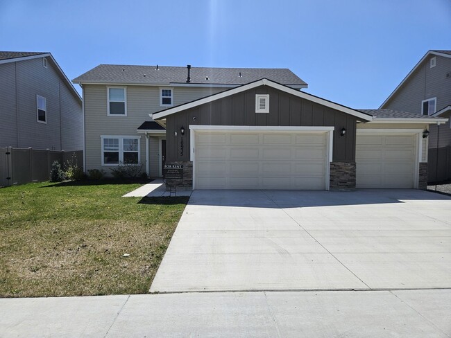 Photo - Welcome to this spacious 4 bedroom, 3 bathroom home located in Caldwell, ID.