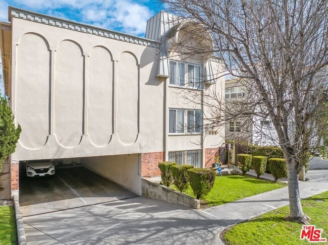 Photo - 328 S Elm Dr Unit 4