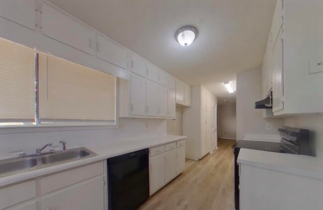 Photo - Special Home In Cedar Brook Dr SE!!!