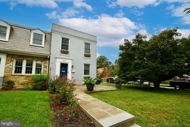 Photo - 1820 Leslie Ave Townhome