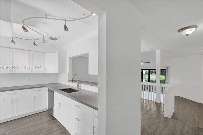 Building Photo - 4163 SW 85th Ave Rental