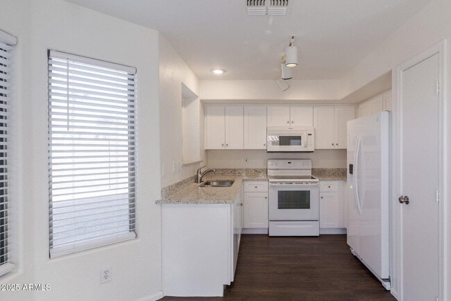 Photo - 43762 W Carey Dr