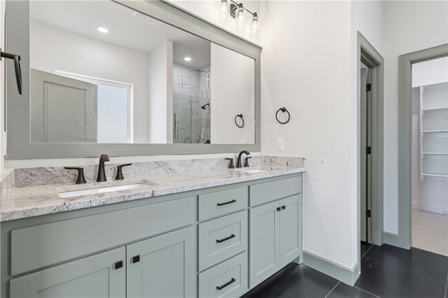 Photo - 980 Trestle Ln