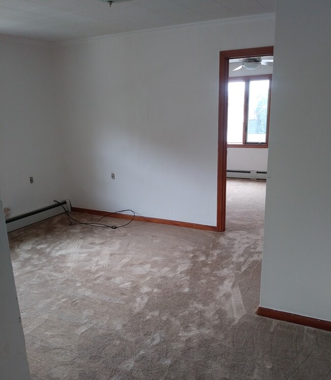 LIVING ROOM - 511 Hickory St Unit Apt 3