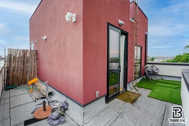 Building Photo - 3 bedroom in BROOKLYN NY 11233 Unit 4A Rental