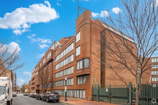 1111 30th St NW - Oxford at Georgetown