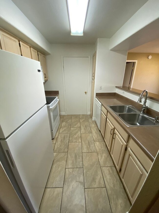 Photo - 555 E Silverado Ranch Blvd Unit 555 Silverado Ranch #2006