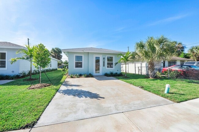 Photo - 1579 W 16th St