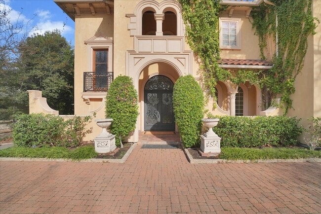 Photo - 6807 Lupton Dr