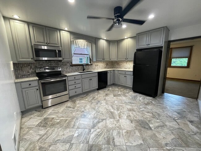Photo - Nicely Renovated 2 Bedroom/2  Bath in Bon ...
