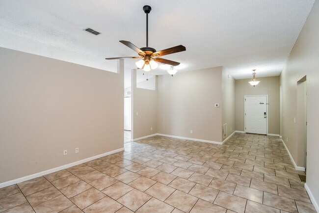 8706 Star Leaf Rd N