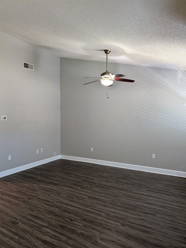 Photo - 447 Cactus St