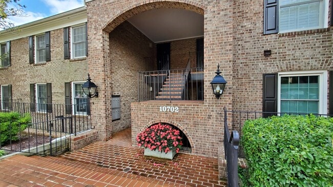 Building Photo - Big and Beautiful 2 Bedroom, 2 Full Bathroom, North Bethesda Condo!