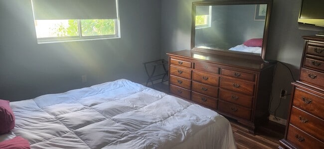 Building Photo - 310 Degas Dr Unit furnished bedroom in hous Rental