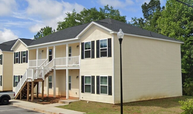 Building Photo - Sign a 12-month lease now and receive the ... Unit B