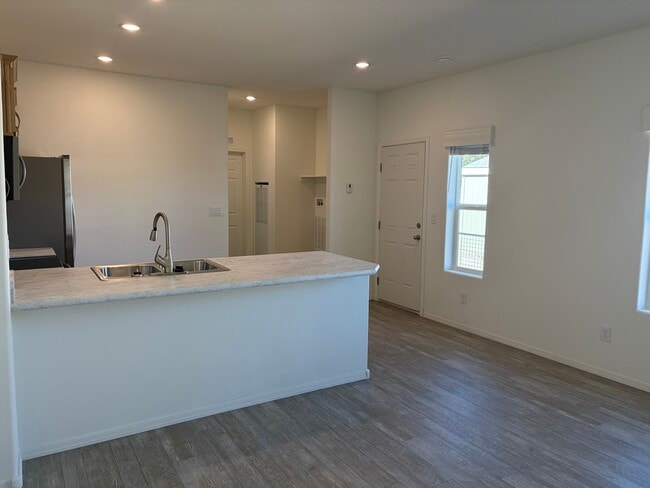 Photo - 2000 E Frontier Ave