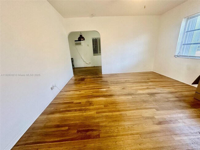 Photo - 2325 Fillmore St Apartment Unit 4