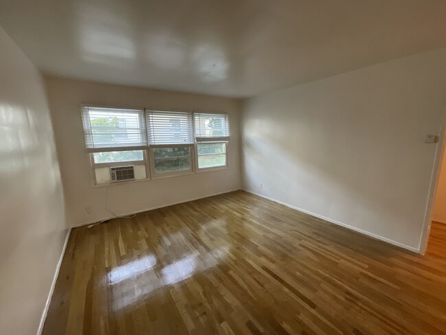 Building Photo - 2475 Silver Lake Blvd Unit 2475-A Rental