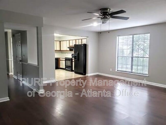 Photo - 5031 Village Green Way