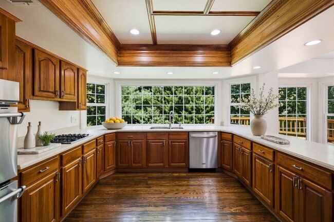Building Photo - Spacious 5-Bedroom Colonial with Walk-Out Basement in Sought-After Stonebridge