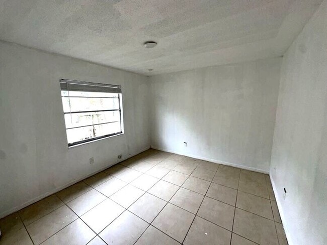 Photo - 5523 Lehigh Ave Unit 5523