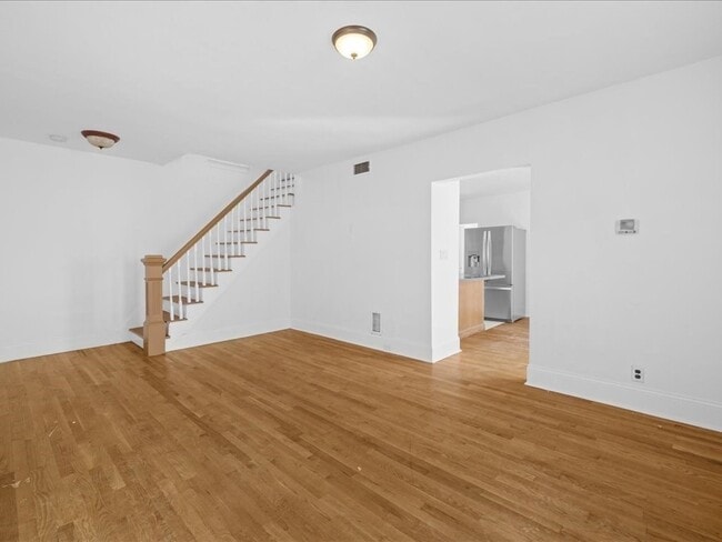 Building Photo - 25 Clarendon St Unit 1 Rental