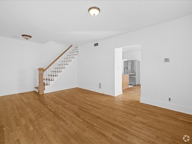 Building Photo - 25 Clarendon St Unit 1 Rental