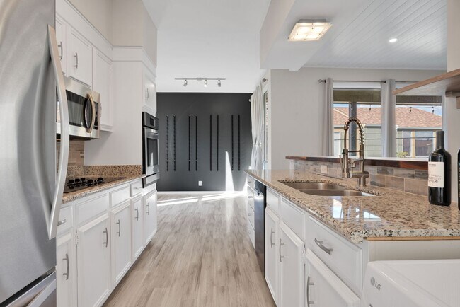 Photo - Charming 2 Bedroom Condominum Unit 601