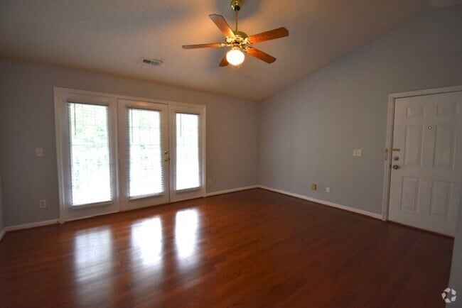 Building Photo - 2 bedroom 2 bath unit ready for you to mov... Rental