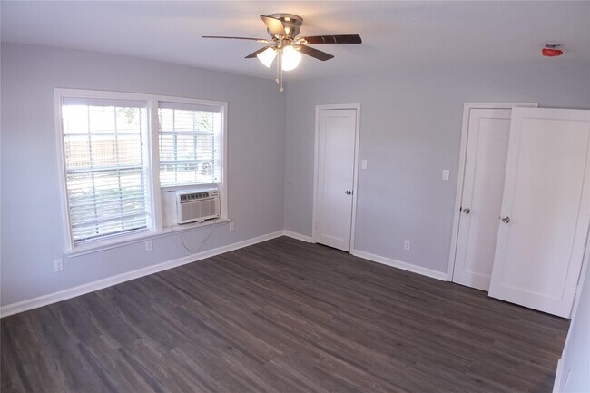 Photo - 3320 Blodgett St