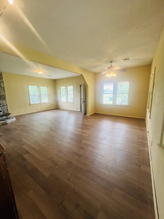 Photo - 109 N 2nd St
