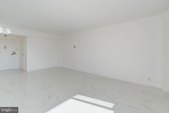 Photo - 4201 Cathedral Ave NW Unidad 911W