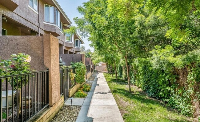 Photo - 279 N Skyline Dr Townhome