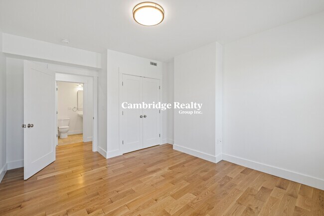 Building Photo - 309 Columbia St Unit 1 Rental