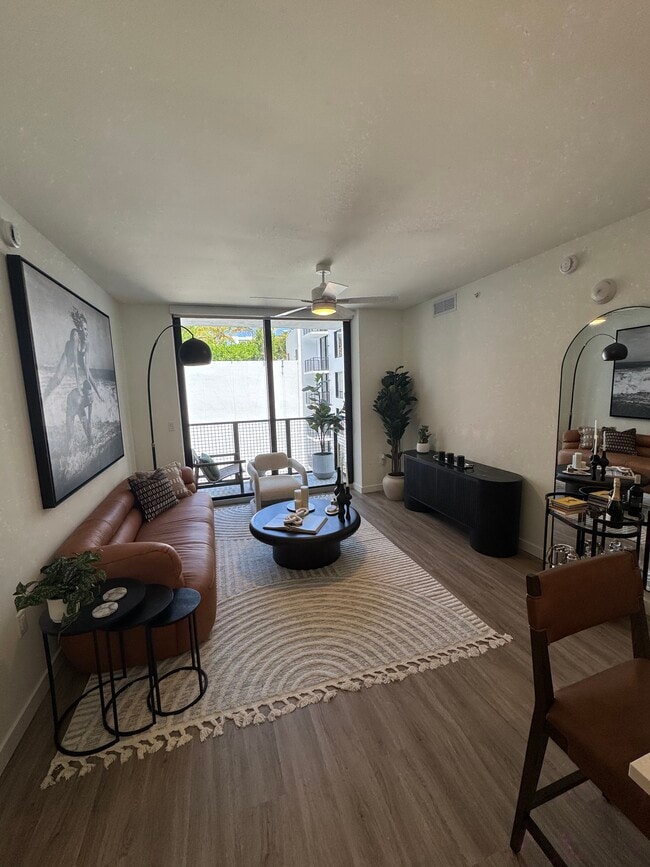 Building Photo - 144 NW 32nd St Unit B1 Rental
