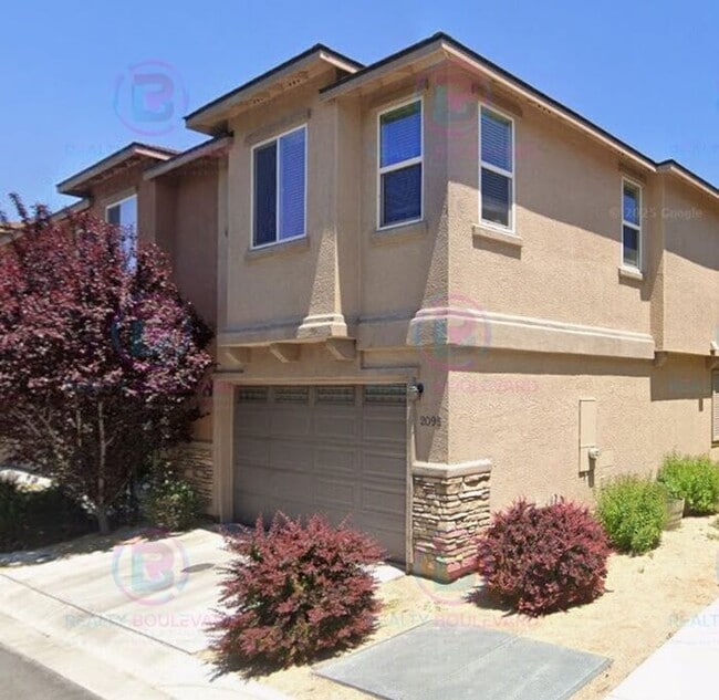 Building Photo - Spacious Midtown Reno Townhome with Covered Balcony and Attached Garage
